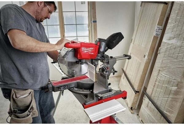 Milwaukee 18V Lithium-Ion Brushless Cordless 12 in. Dual Bevel Sliding Compound