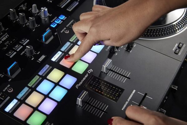 pioneer-dj-ddj-rev7-dj-controller-1780615856688-9 Pioneer DJ DDJ-REV7 DJ Controller